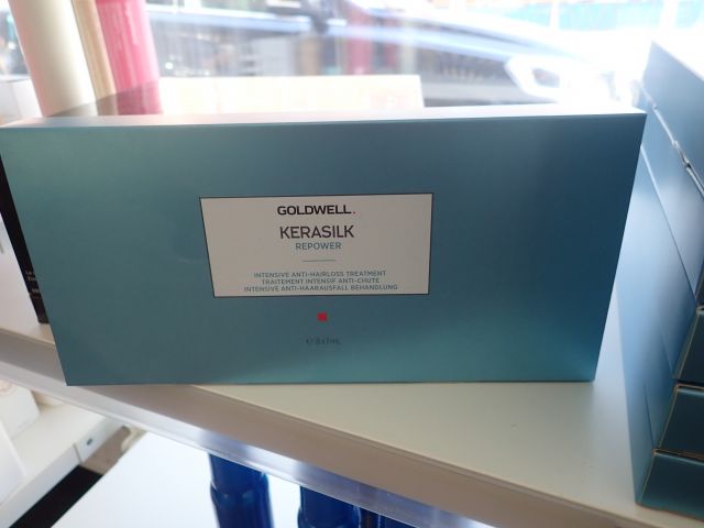 467788-5 Hair products KÉRASTASE and GOLDWELL