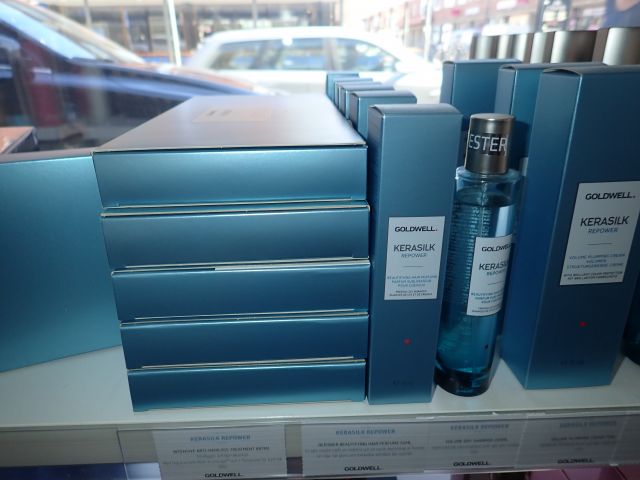 467788-6 Hair products KÉRASTASE and GOLDWELL