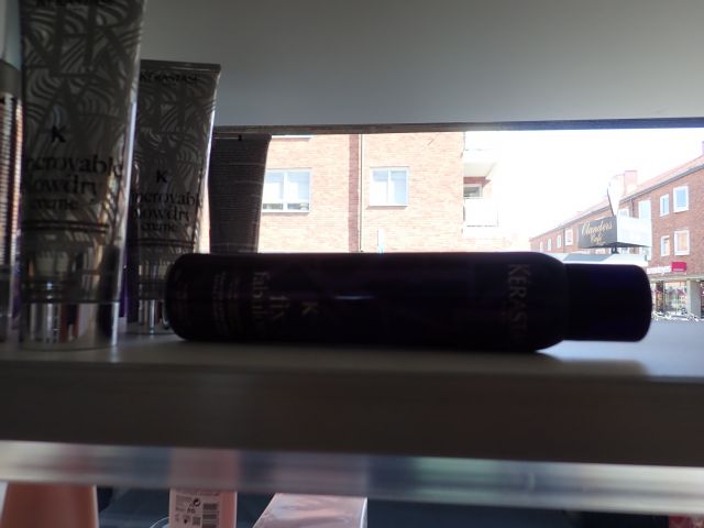 467798-4 Hair products KÉRASTASE, Hairtalk and Forme Fatale