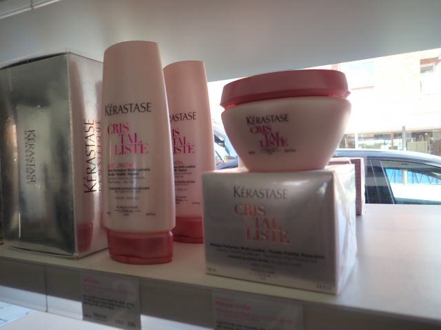 467798-5 Hair products KÉRASTASE, Hairtalk and Forme Fatale