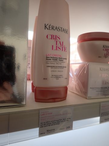 467798-12 Hair products KÉRASTASE, Hairtalk and Forme Fatale