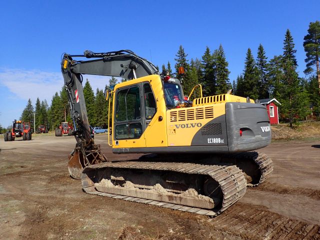 453039-3 Volvo EC180B