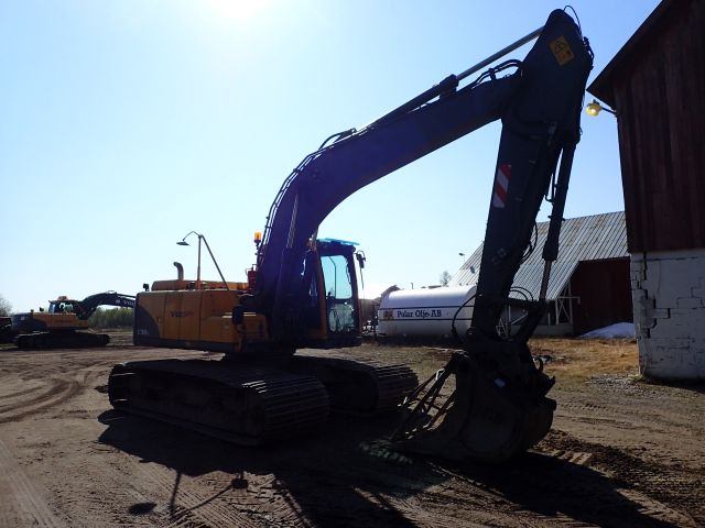 453039-7 Volvo EC180B