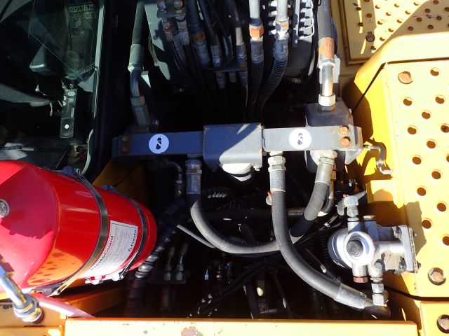 453039-33 Volvo EC180B