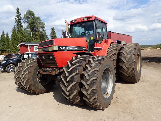 453049-1 CASE IH 7140 right: BKX234