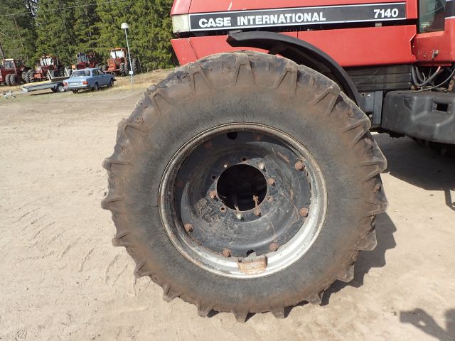 453049-9 CASE IH 7140 right: BKX234