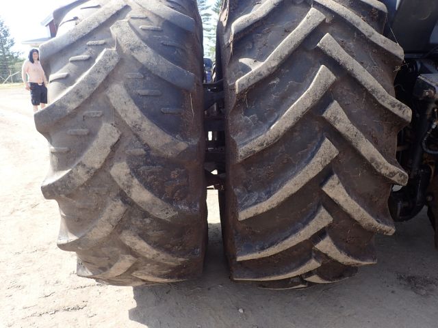 453049-12 CASE IH 7140 right: BKX234