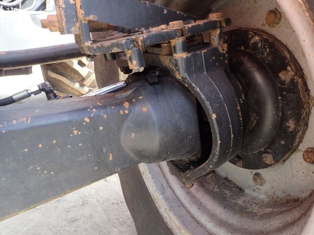 453049-18 CASE IH 7140 right: BKX234