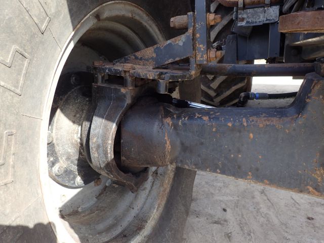 453049-19 CASE IH 7140 right: BKX234
