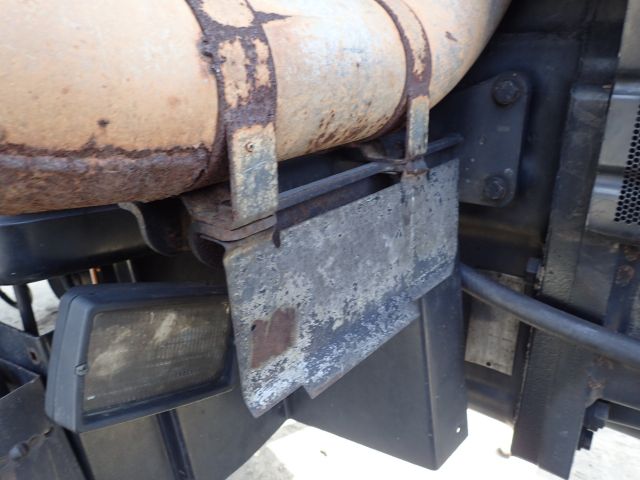 453049-22 CASE IH 7140 right: BKX234