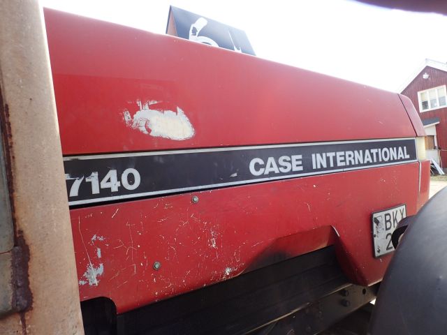 453049-23 CASE IH 7140 right: BKX234