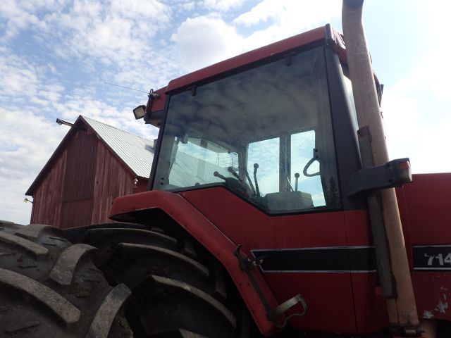 453049-25 CASE IH 7140 right: BKX234