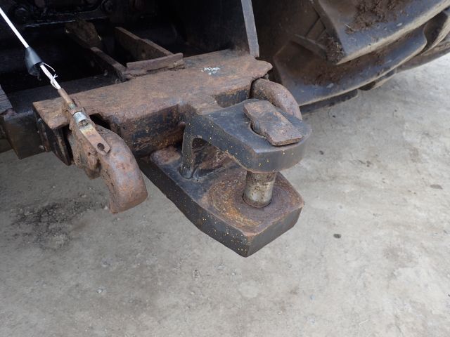 453049-28 CASE IH 7140 right: BKX234