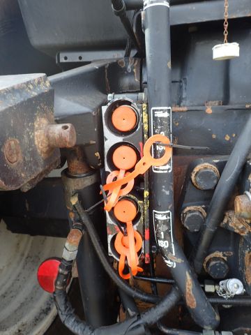 453049-32 CASE IH 7140 right: BKX234