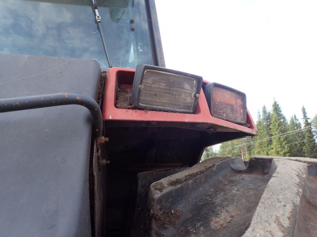 453049-36 CASE IH 7140 right: BKX234