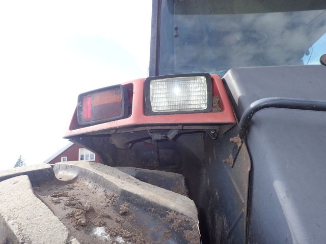 453049-37 CASE IH 7140 right: BKX234