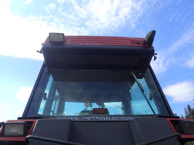 453049-38 CASE IH 7140 right: BKX234