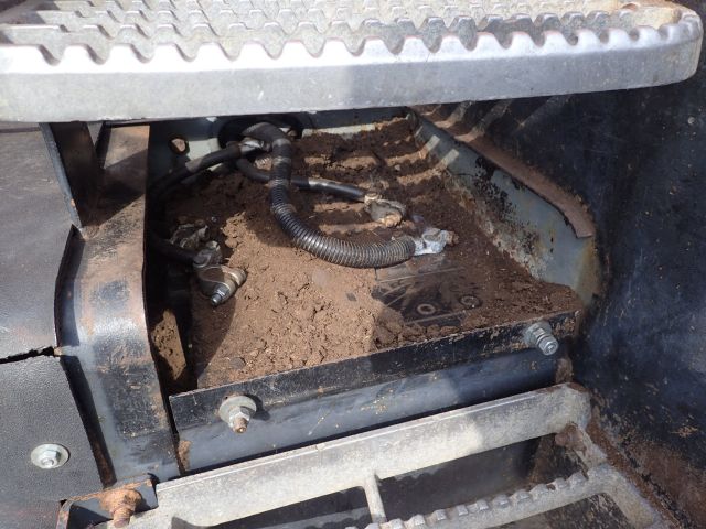 453049-40 CASE IH 7140 right: BKX234