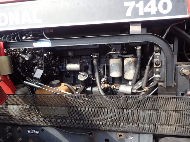 453049-45 CASE IH 7140 right: BKX234
