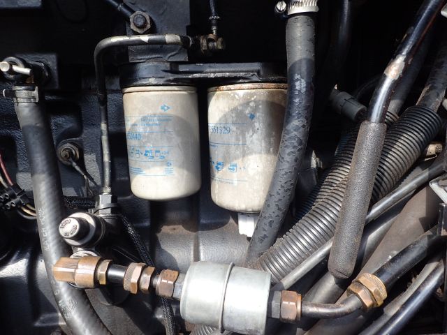 453049-46 CASE IH 7140 right: BKX234