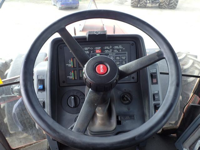 453049-53 CASE IH 7140 right: BKX234