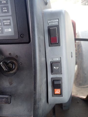 453049-57 CASE IH 7140 right: BKX234