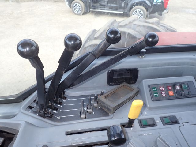 453049-59 CASE IH 7140 right: BKX234