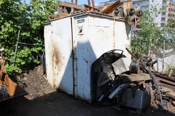 Environmental container filled with contents - PS Auction - We value ...