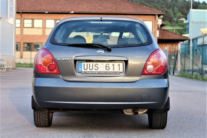 433662-7 Nissan Almera 5-door 1.8 116hk, 2004
