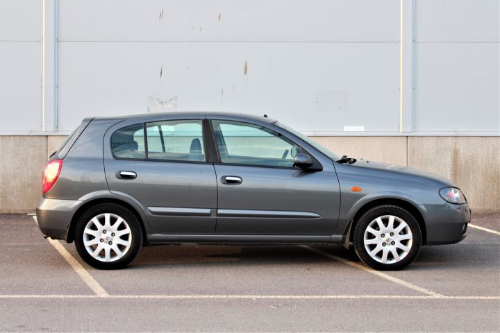 433662-3 Nissan Almera 5-door 1.8 116hk, 2004