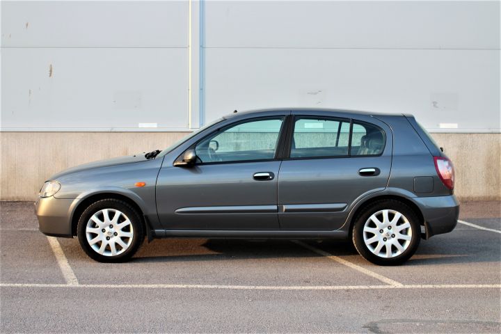 433662-6 Nissan Almera 5-door 1.8 116hk, 2004