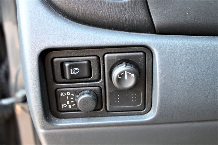 433662-21 Nissan Almera 5-door 1.8 116hk, 2004