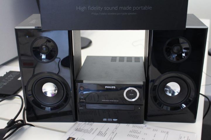 439496-2 Philips Micro Music system / Speaker