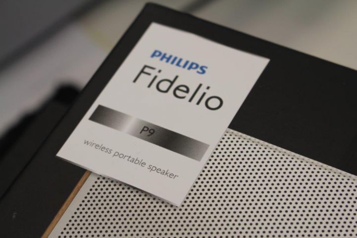 439496-4 Philips Micro Music system / Speaker