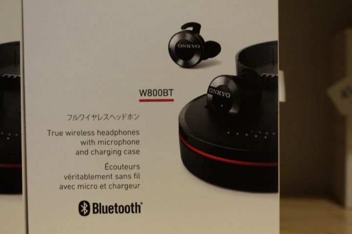 454344-2 2 Onkyo W800BT headphones