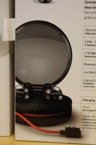 454344-4 2 Onkyo W800BT headphones