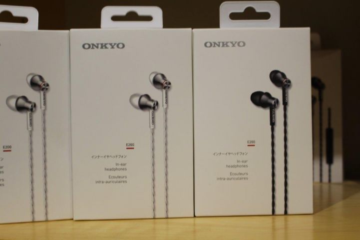454349-2 3 Onkyo in-ear headphones