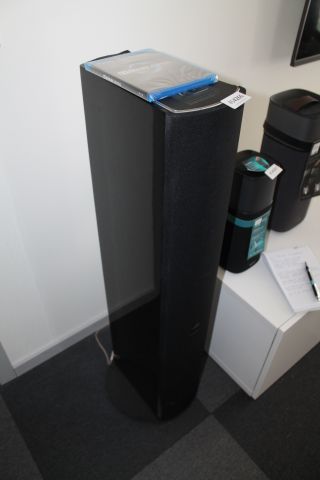 454266-5 2 Philips Fidelio Speakers