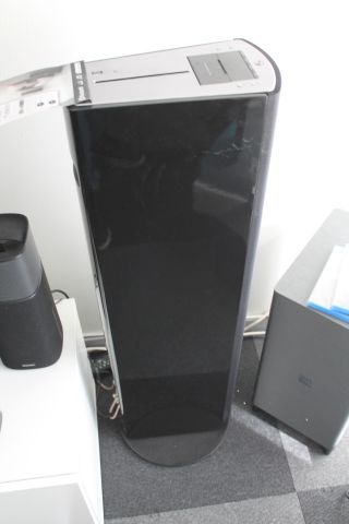 454266-7 2 Philips Fidelio Speakers