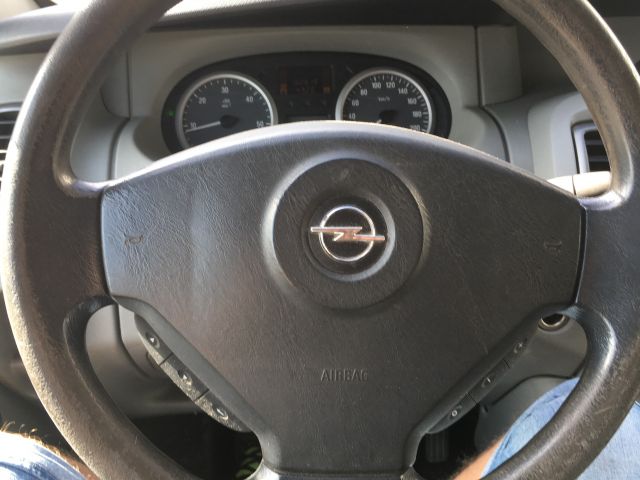 477315-18 Opel Vivaro 2.0CDTI 2010 (repo project)