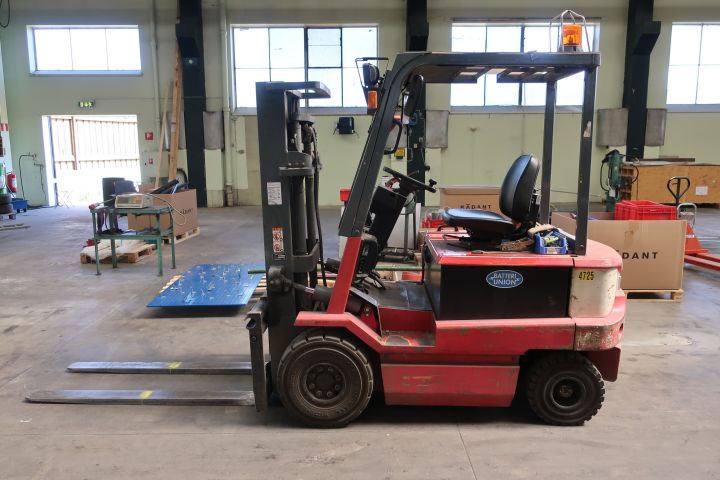468976-2 Electric forklift Nichiyu
