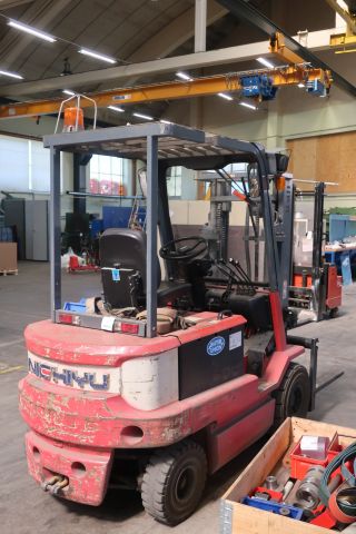 468976-5 Electric forklift Nichiyu