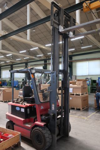 468976-11 Electric forklift Nichiyu