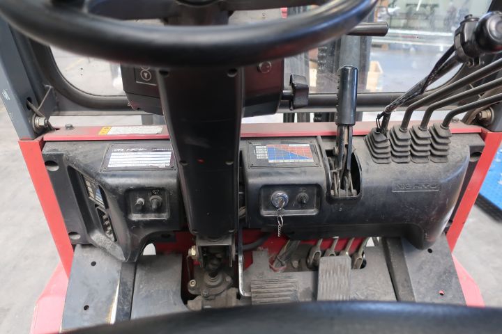 468976-13 Electric forklift Nichiyu
