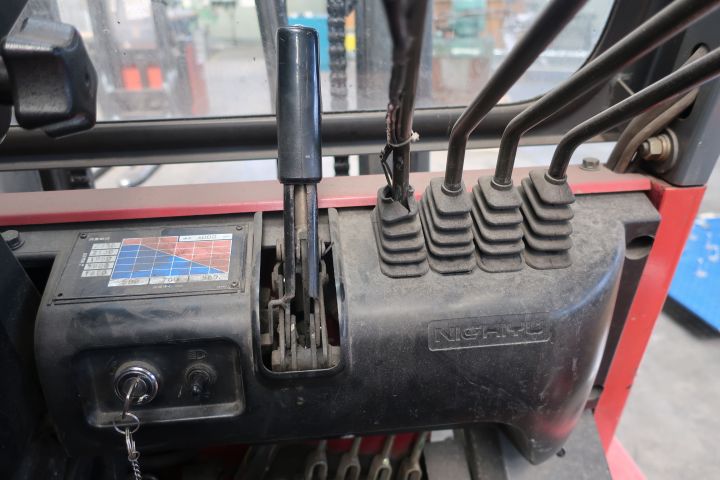 468976-15 Electric forklift Nichiyu