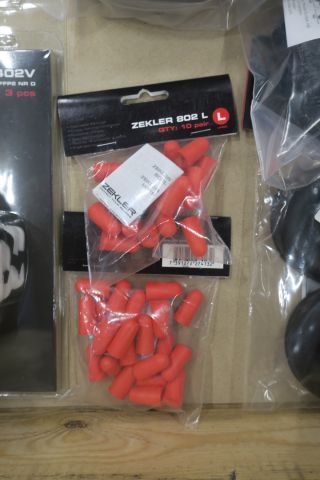 478588-8 Protective masks and ear sockets Zekler