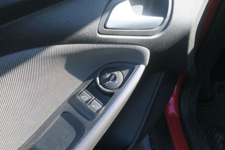 475966-28 Ford Focus DYB Flexifuel - 2012