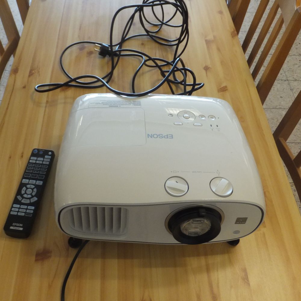 Projector Epson EH-TW6700