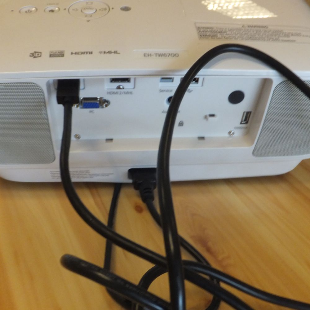 Projector Epson EH-TW6700