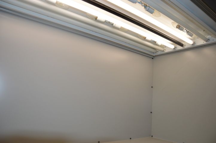 481764-2 Light cabinets 2850, 6500, 4000 K and UV light